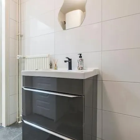 Apartment Geheel Appartement, Boxspring Bed, Snel Internet
