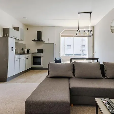 Geheel Appartement, Boxspring Bed, Snel Internet * Geleen