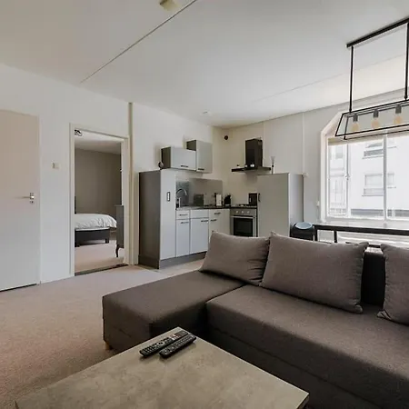 Geheel Appartement, Boxspring Bed, Snel Internet 아파트 겔레인