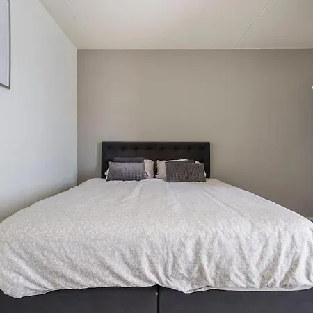 Geheel Appartement, Boxspring Bed, Snel Internet * 겔레인